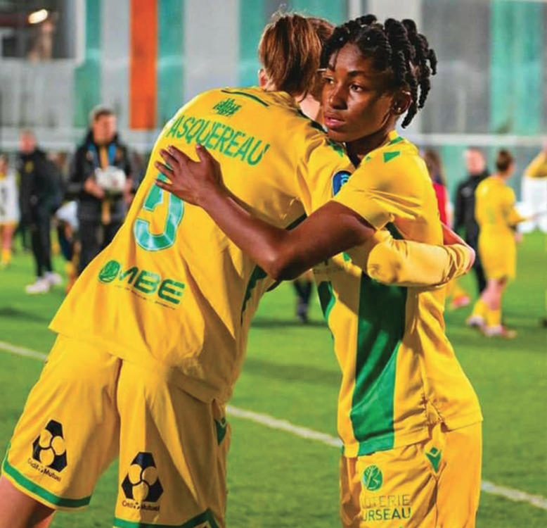 La Grenadière Roseline Eloissaint rejoue officiellement au football !